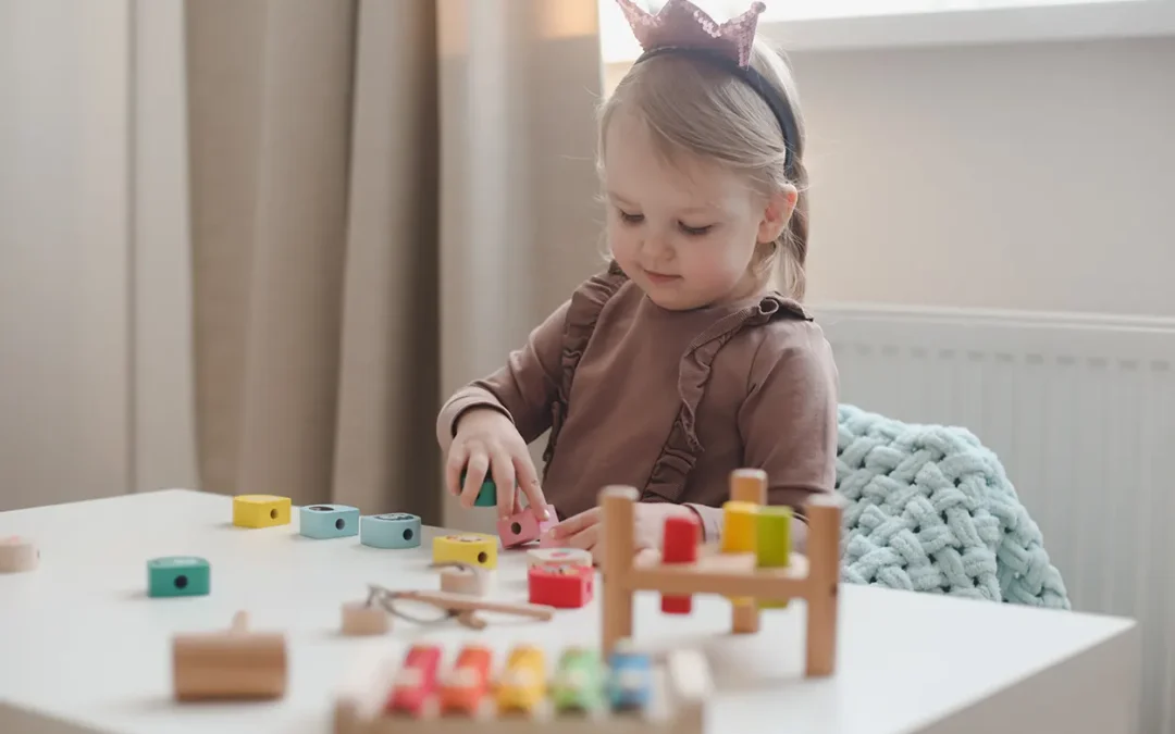 Brincar: a forma mais natural e potente pela qual a criança pequena aprende e promove seu desenvolvimento e aprendizagem.