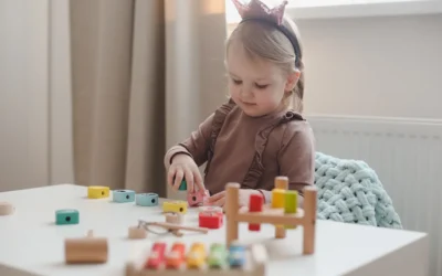 Brincar: a forma mais natural e potente pela qual a criança pequena aprende e promove seu desenvolvimento e aprendizagem.